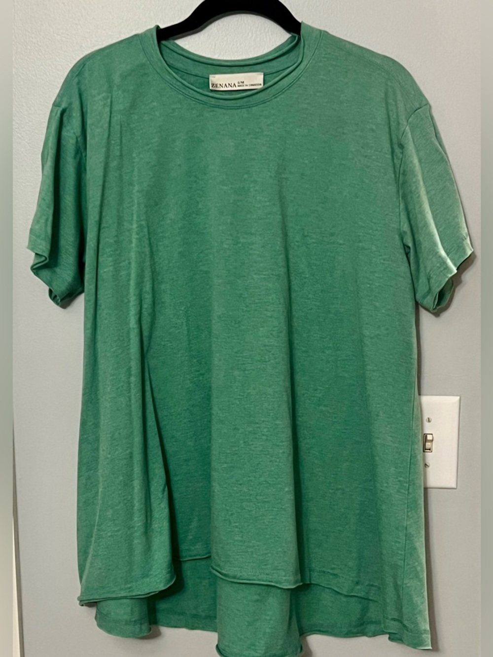 Zenana Outfitters Green Short-Sleeve Crewneck Tee